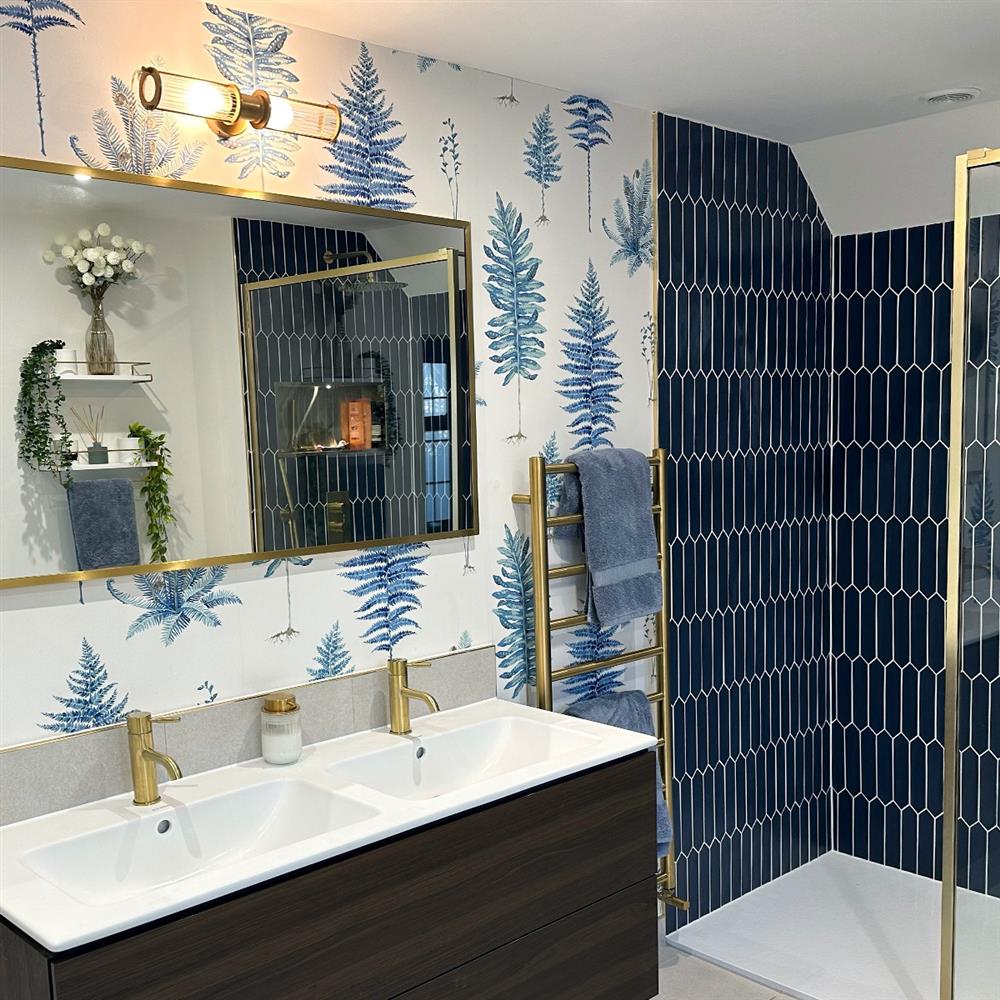 Vertical, hexagonal nautilus navy metro tiles